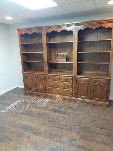 More Photos Of 1019 Vandalia St, Collinsville Office For Lease