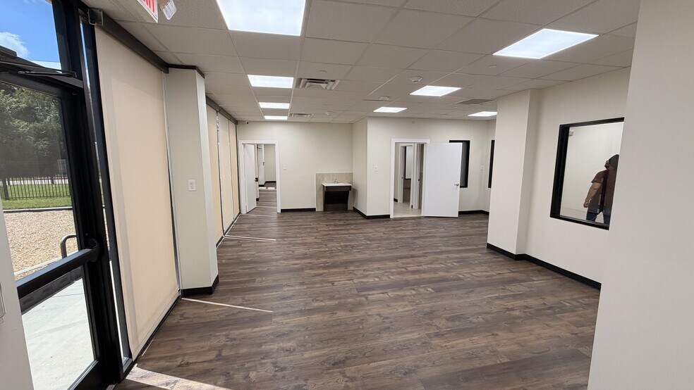 More Photos Of 6910 N Eldridge Pky, Houston Freestanding For Sale