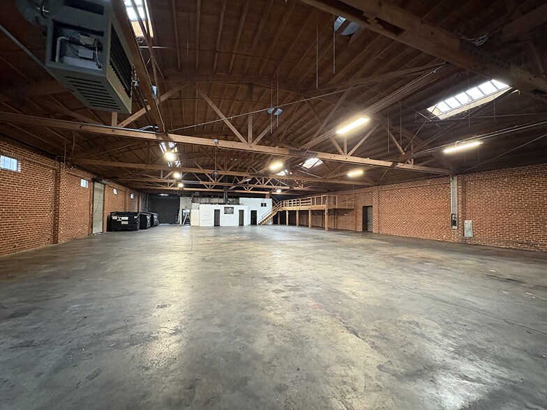 More Photos Of 2800 E 11th St, Los Angeles Manufacturing For Sale