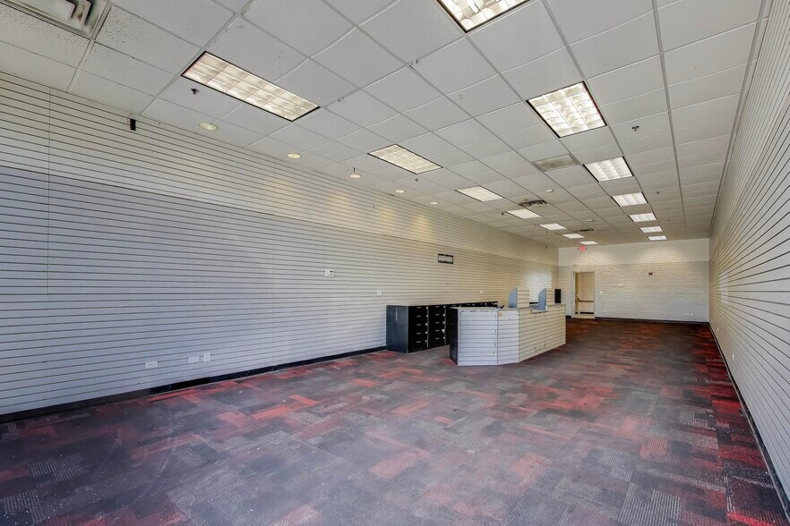 More Photos Of 17923-17927 Halsted St, Homewood Unknown For Lease