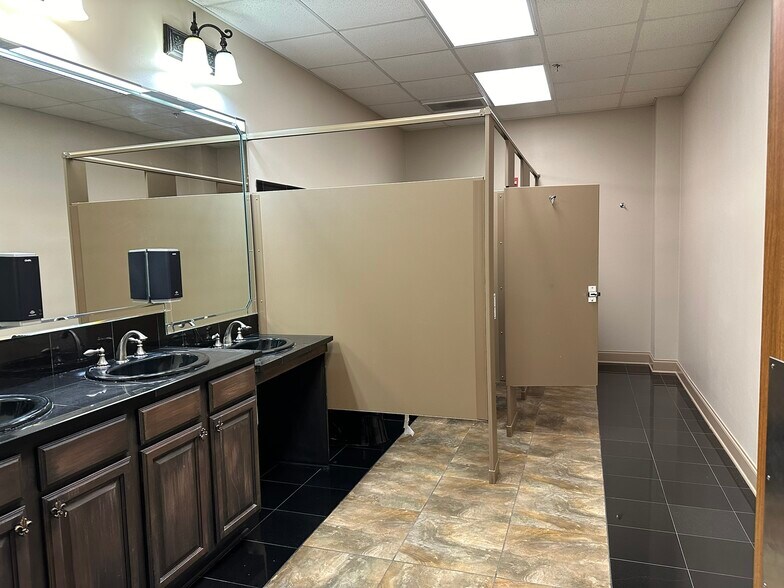 More Photos Of 4750 Sherwood Common Blvd, Baton Rouge Office For Lease