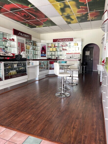 More Photos Of 818 N Pacific Ave, Glendale General Retail For Lease