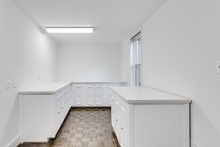 More Photos Of 123 N Henry St, Alexandria Office For Lease