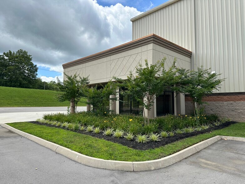 More Photos Of 1521 Mountain Rd, Andersonville Distribution For Lease