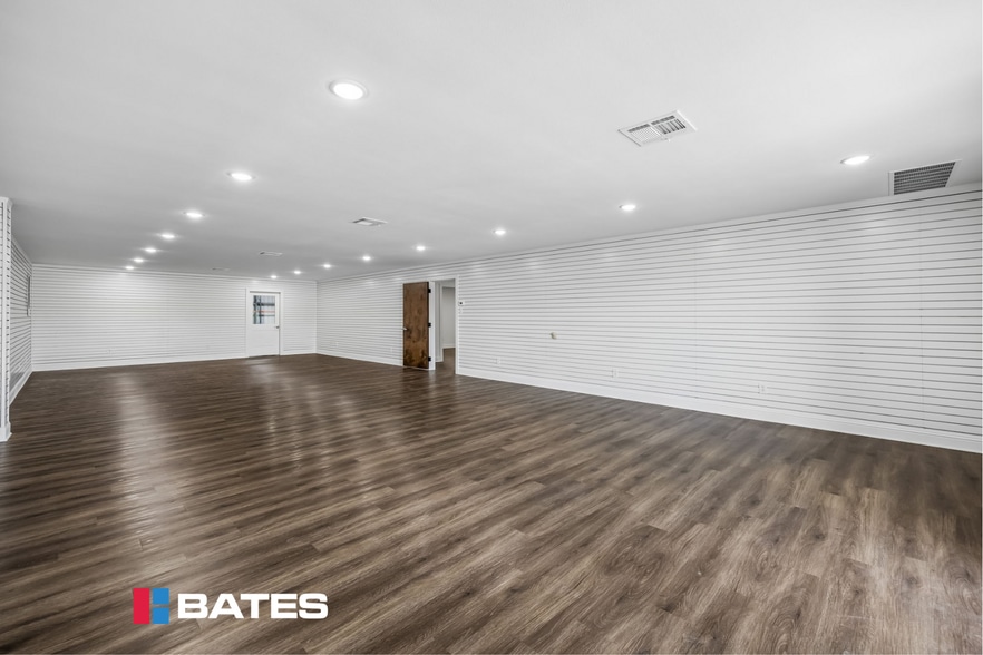 More Photos Of 5200 N I-45 Hwy, Ennis Unknown For Lease