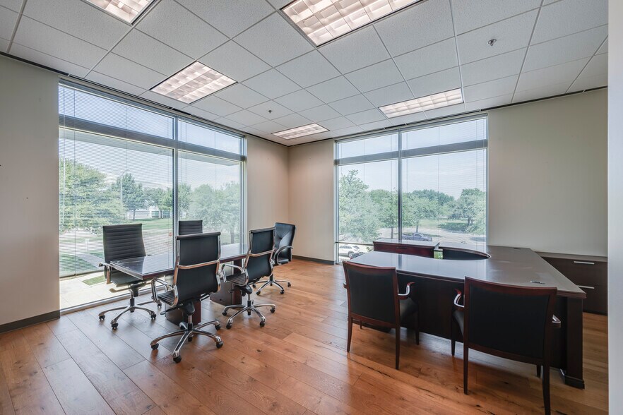 More Photos Of 13500 Heritage Pky, Fort Worth Office For Lease