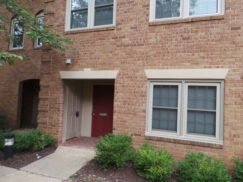 More Photos Of 7369 McWhorter Pl, Annandale Office For Sale