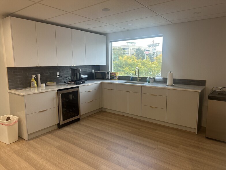 More Photos Of 30 Coronado Rd, Warwick Service For Lease