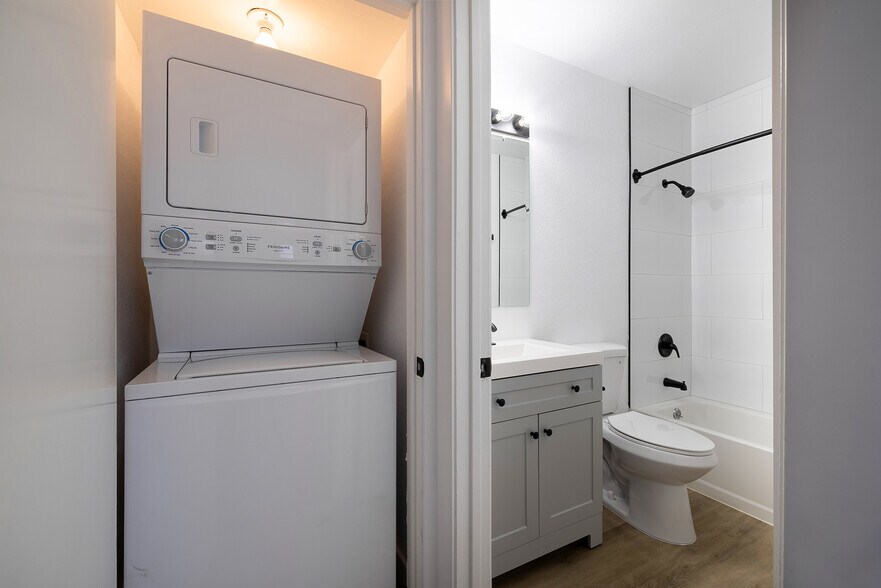 More Photos Of 2002-2010 N 50th St, Phoenix Apartments For Sale