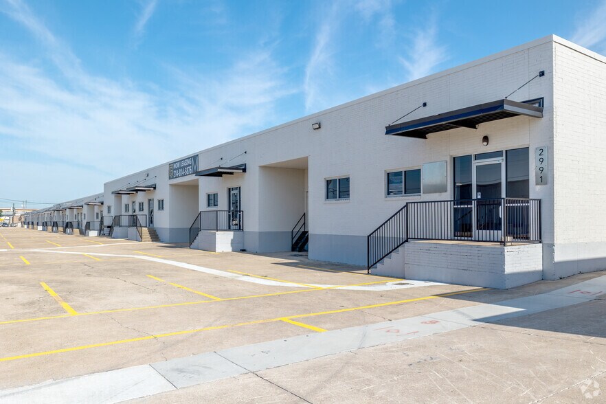 More Photos Of 2903-2919 Ladybird Ln, Dallas Unknown For Lease