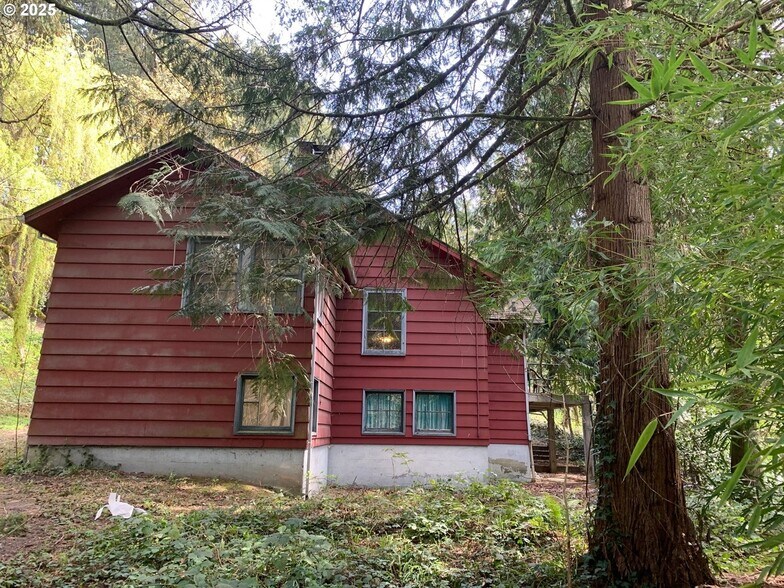 More Photos Of 8720 SW Katherine Ln, Portland Specialty For Sale