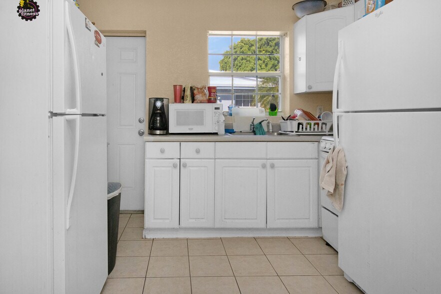 More Photos Of 3570 N Old Dixie Hwy, Delray Beach Apartments For Sale
