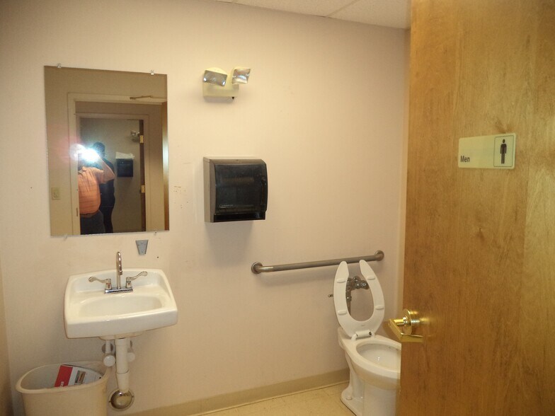 More Photos Of 187 Hampstead Rd, Derry Specialty For Sale