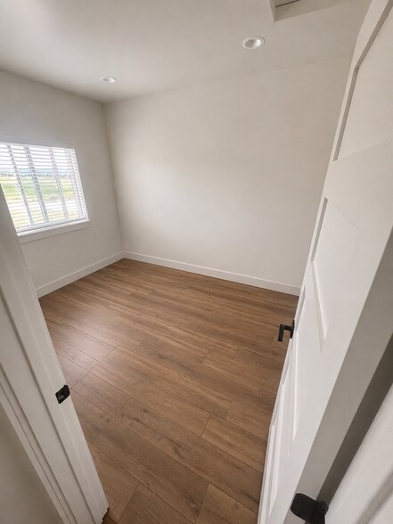 More Photos Of 1310 Industrial Lane, Driggs Showroom For Sale