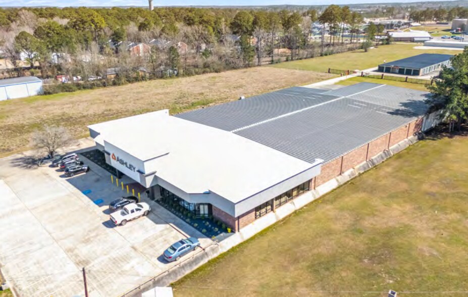 More Photos Of 425 W Gibson St, Jasper Freestanding For Sale