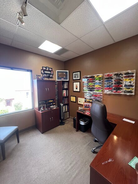 More Photos Of 2292 W Magee Rd, Tucson Coworking Space