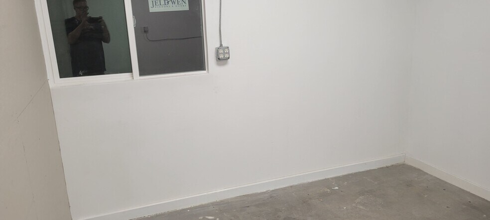 More Photos Of 21410 Hart St, Canoga Park Auto Repair For Lease