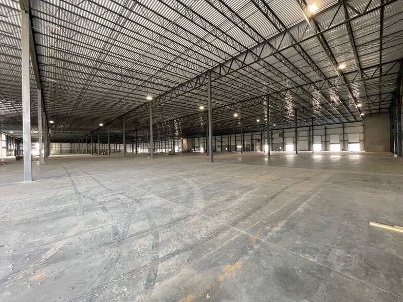 More Photos Of 450 Ben Franklin Blvd, Lancaster Distribution For Lease