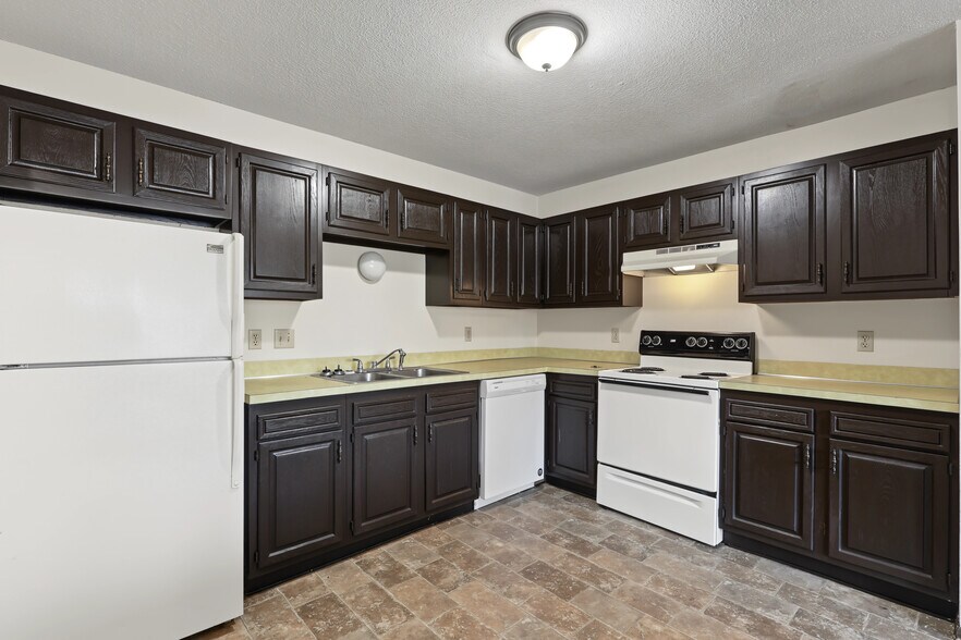 More Photos Of 5555 SW 9th St, Des Moines Apartments For Sale