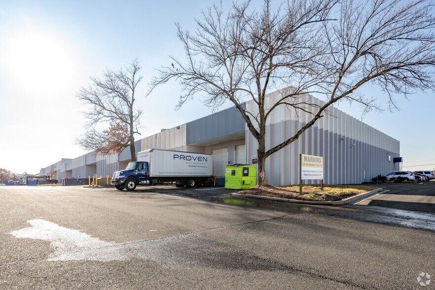 More Photos Of 8335-8373 Ardwick Ardmore Rd, Landover Warehouse For Lease