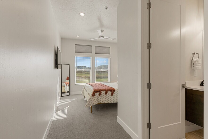 More Photos Of 2248 N Double Eagle Ln, Washington Specialty For Sale