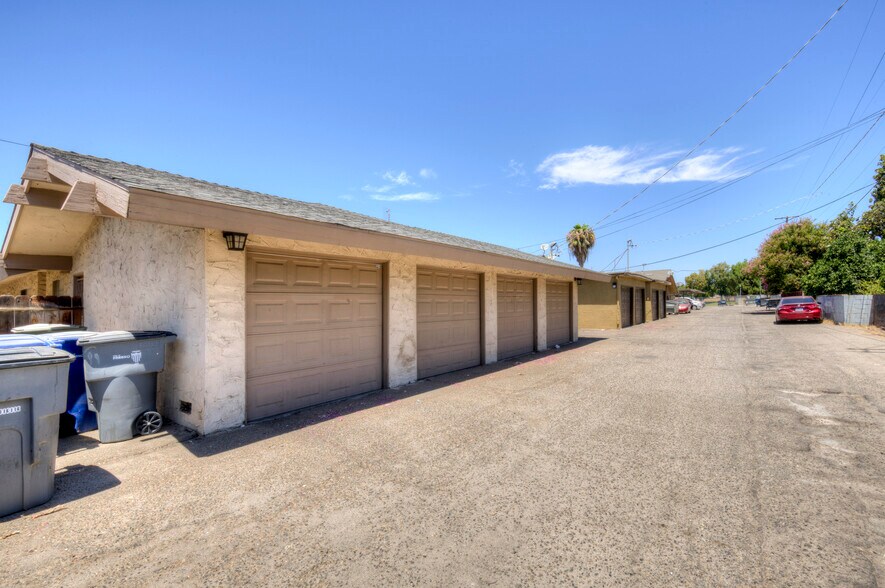 More Photos Of 3232 N Anna St, Fresno Specialty For Sale