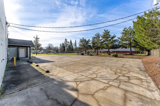 More Photos Of 1596 NW Washington Blvd, Grants Pass Industrial For Sale