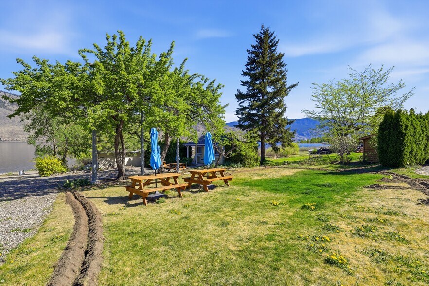 More Photos Of 7001 Savona Access Rd, Thompson-Nicola Hotel For Sale