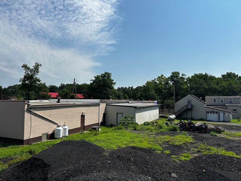 More Photos Of 2705 Old Rodgers Rd, Bristol Auto Salvage Facility For Lease