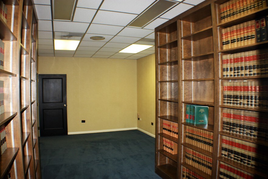More Photos Of 111 W Pine St, Graham Office For Lease