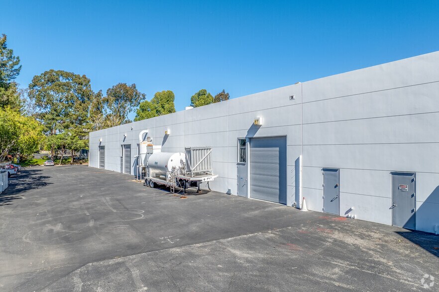 More Photos Of 2201 Corporate Center Dr, Newbury Park Research And Development For Sale