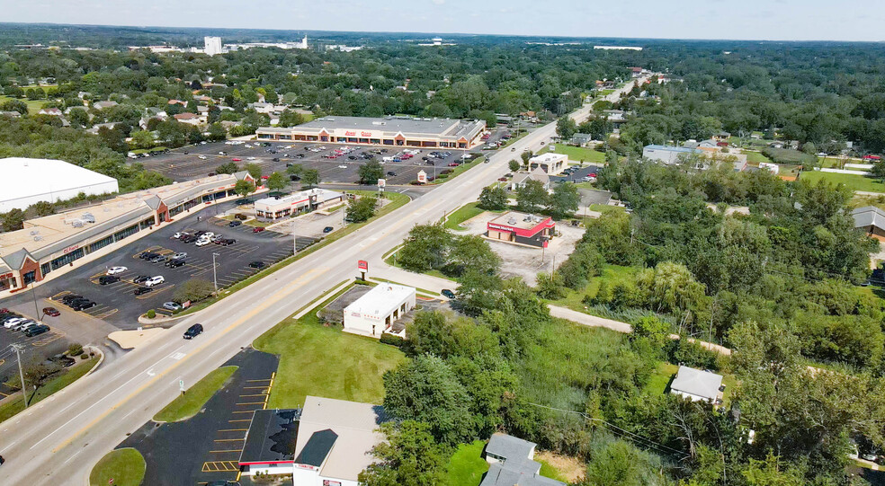 Primary Photo Of 919 N Green Bay Rd, Waukegan Restaurant For Sale