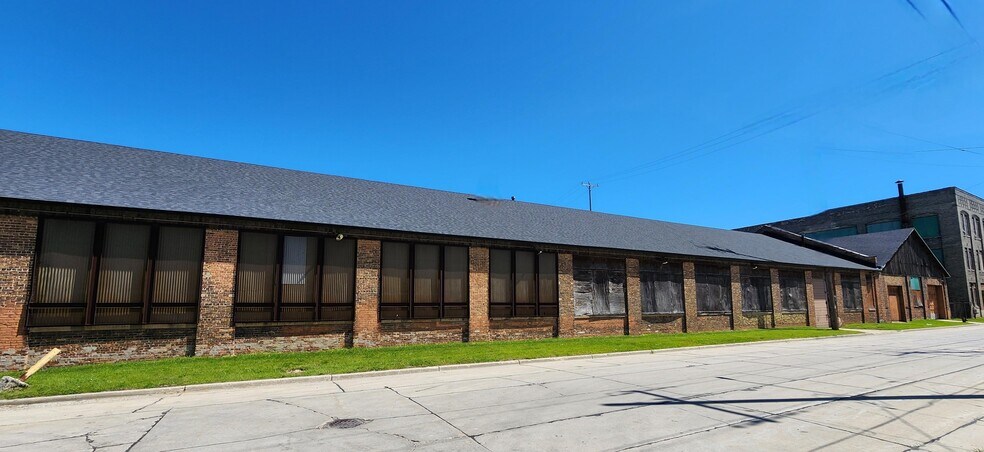 More Photos Of 2226 Clark St, Mount Pleasant Manufacturing For Sale