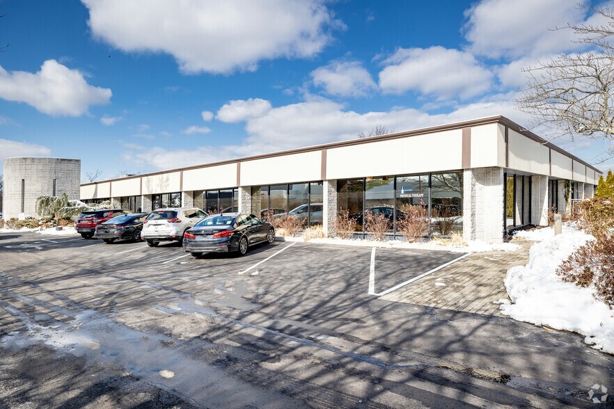 Primary Photo Of 185-205 Froehlich Farm Blvd, Woodbury Medical For Lease