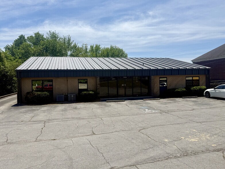 More Photos Of 1854 Memorial Dr, Clarksville Coworking Space