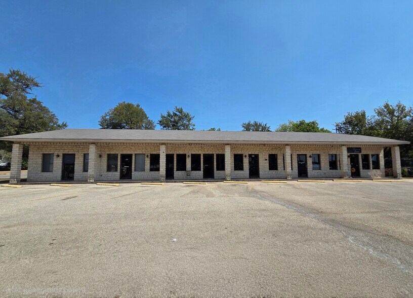 Primary Photo Of 304-314 E 6th Ave, Belton General Retail For Lease