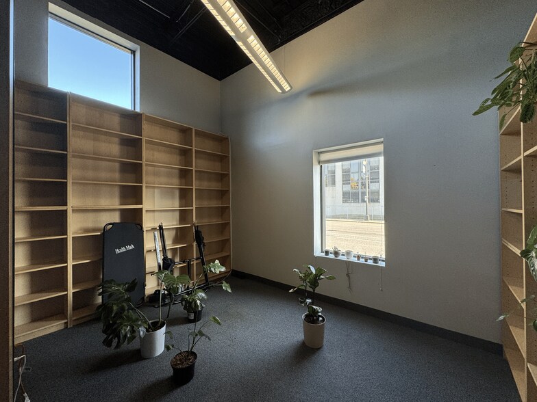 More Photos Of 1227 S 6th St, Minneapolis Freestanding For Lease