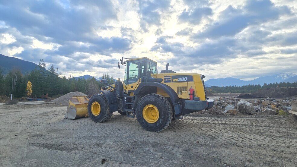 More Photos Of 1500 Hot Springs Rd, Nakusp Industrial For Sale