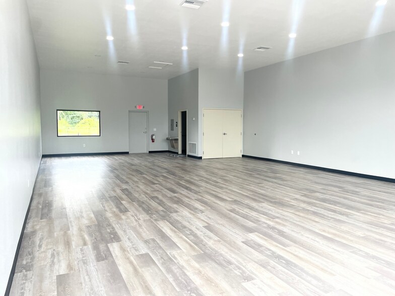 More Photos Of 733 Tillman Pl, Plant City Coworking Space