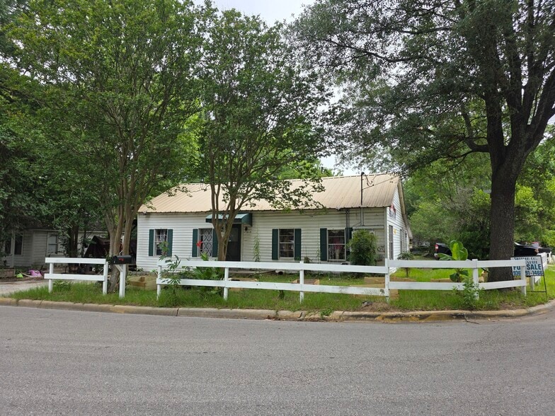 More Photos Of 2020 Avenue L 1/2, Huntsville Apartments For Sale
