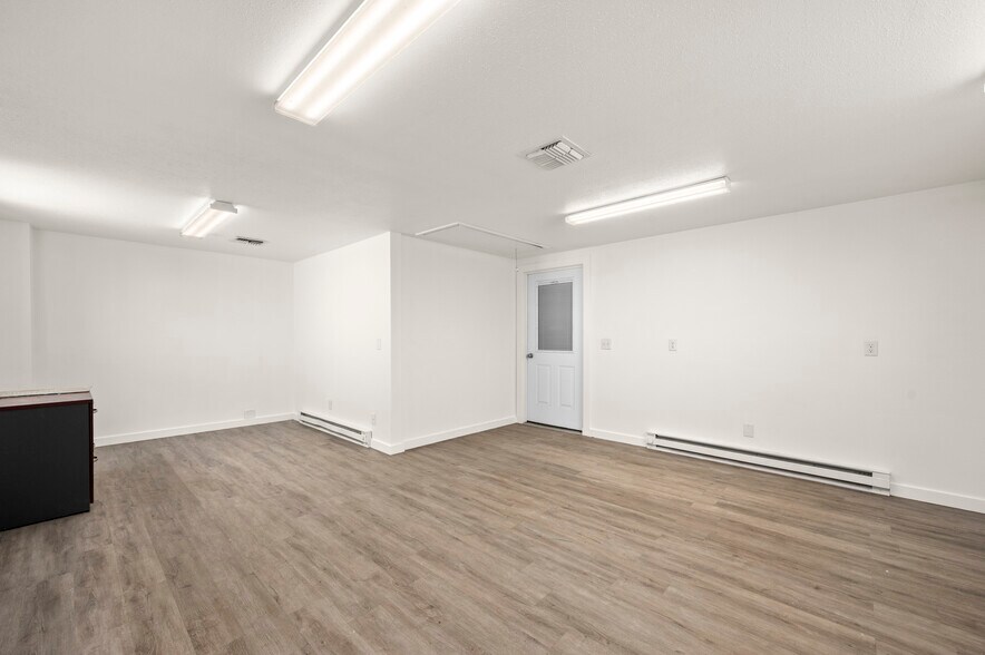 More Photos Of 1041 N River Rd, Palisade Warehouse For Sale