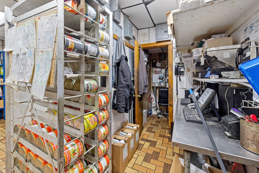 More Photos Of 733 Bedford St, Whitman Restaurant For Sale