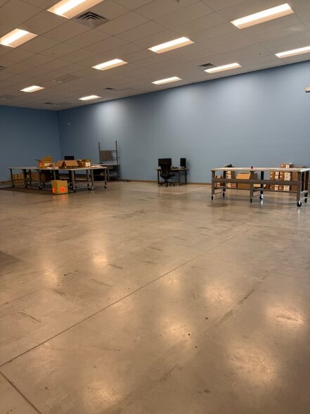 More Photos Of 2510 51st Ave E, Palmetto Warehouse For Lease