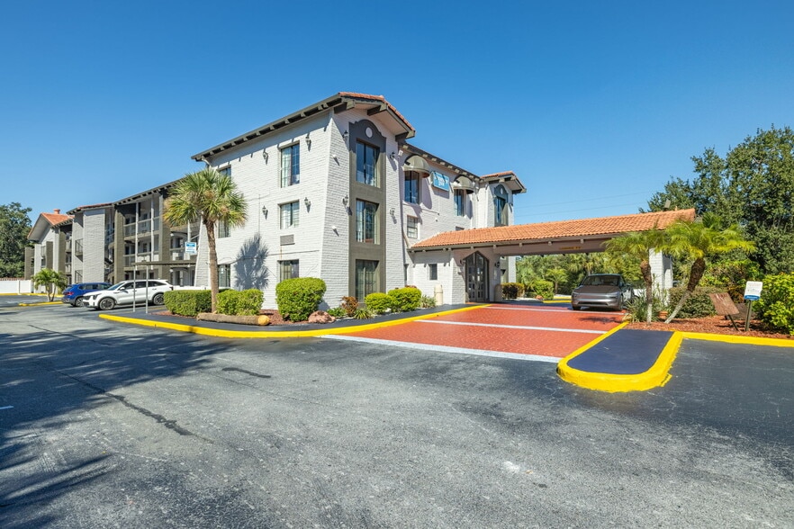 More Photos Of 2904 Melbourne St, Tampa Hotel For Sale