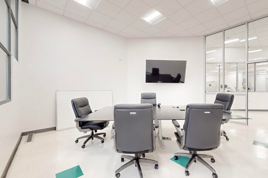 More Photos Of 6410 Gibson Blvd SE, Albuquerque Bank For Sale