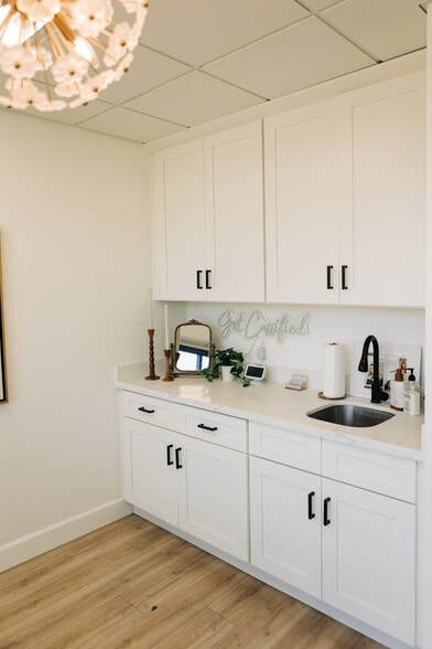 More Photos Of 5115 N Scottsdale Rd, Scottsdale Freestanding For Lease