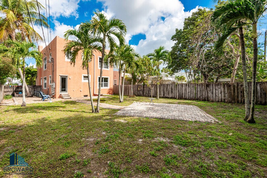 More Photos Of 330 SW 20th St, Fort Lauderdale Multifamily For Sale