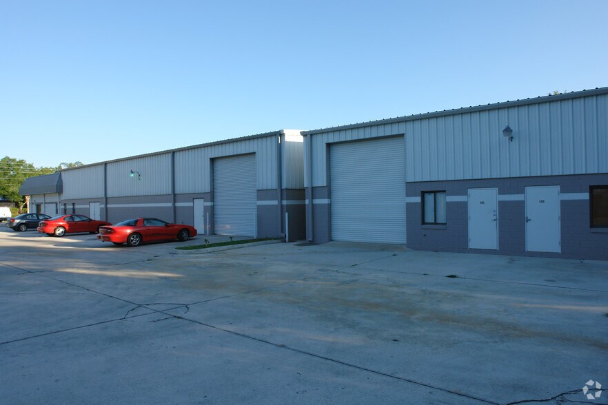 More Photos Of 501 Central Park Dr, Sanford Warehouse For Lease