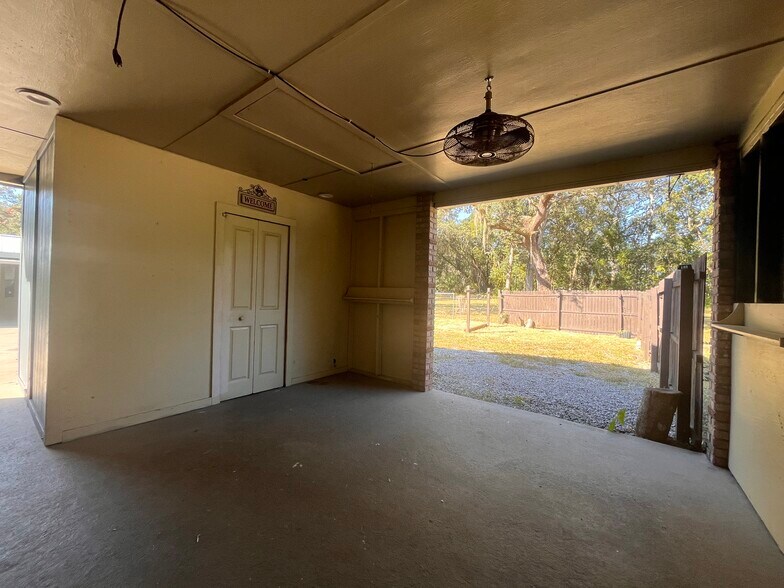 More Photos Of 230 S Center St, Pierson Apartments For Sale