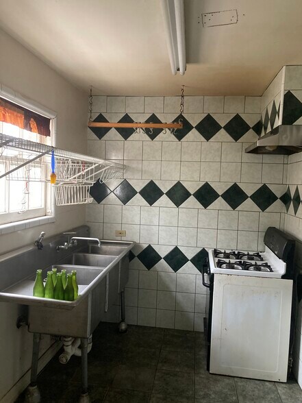 More Photos Of 2011 Binz St, Houston Apartments For Sale